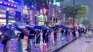 4K Walking in the Heavy Rain in Gangnam, Seoul Binaural City Sounds Rain Ambience