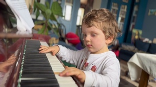 Gavriils is playing Beethoven and Mozart - Гавриил играет К Элизе и Сонату Ля Мажор Моцарта