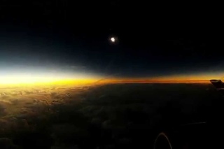 Total Solar Eclipse  from plane (timelapse)
