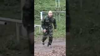 Вадим Старов спецподготовка Система Боя Спецназа ГРУ. Кувырок через скамейку, развитие ловкости СпН.