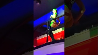 Девушка танцует -6  #shorts The girl is dancing  &