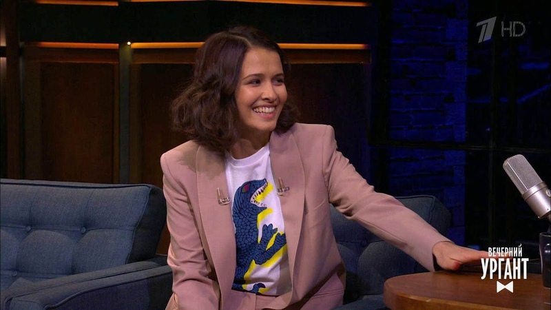 Вечерний ургант варнава. Вечерний ургант любовь. Вечерний ургант любовь. Вечерний ургант красная королева. Любовь казарновская в жюри точь в точь.