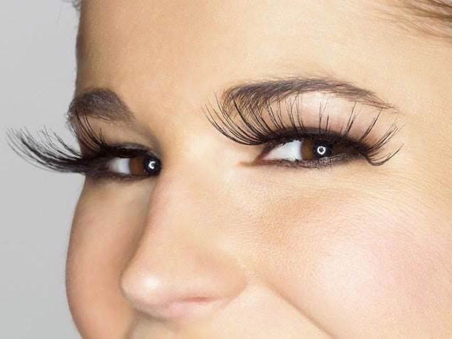 Вот что бывает,когда записываешься на ресницы к не профессионалу.