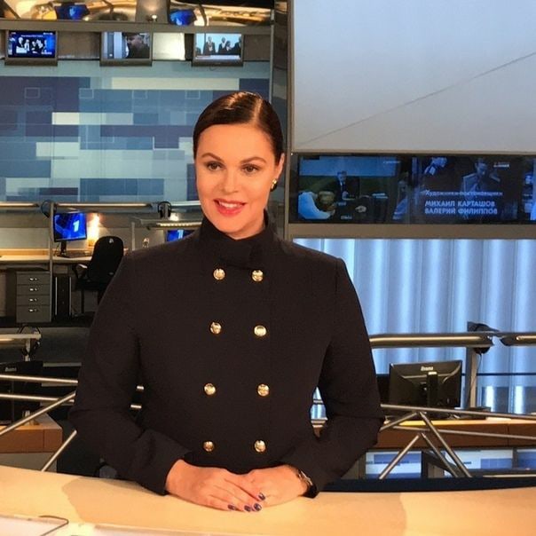 Ей 58 лет. Кажется, Энн Хэтэуэй выпросила у нее секрет молодости.