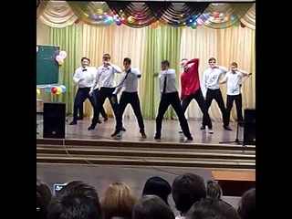 11Б Танец от мальчиков на ДЕНЬ УЧИТЕЛЯ (СШ№4 г.Несвиж)