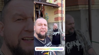 Разгрузка гуманитарной помощи. Петровский детский дом ().