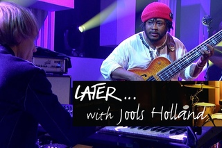 Выступление Thundercat с песней Them Changes на шоу Джулса Холланда