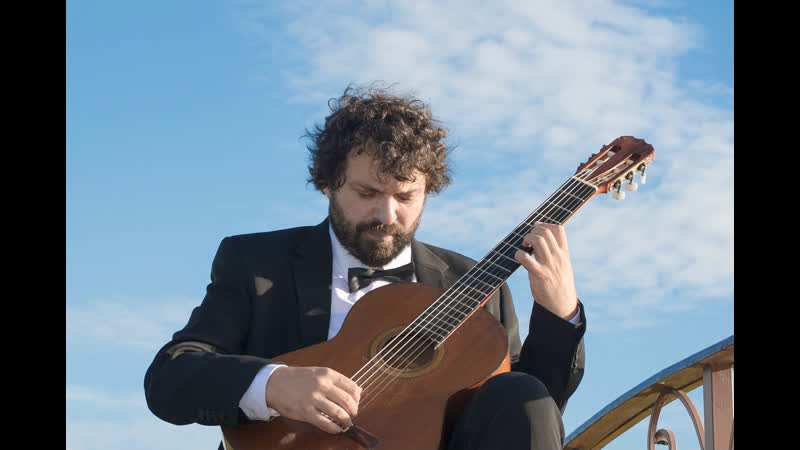 Rus kvartet guruhi. Певец с гитарой. Семиструнная гитара 19 век. Дом русской гитары. Khmelevskiy wing.